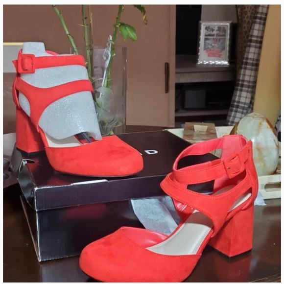 ISO Red Heel in Sz 9, 9.5 or 10 - Picture 1 of 1